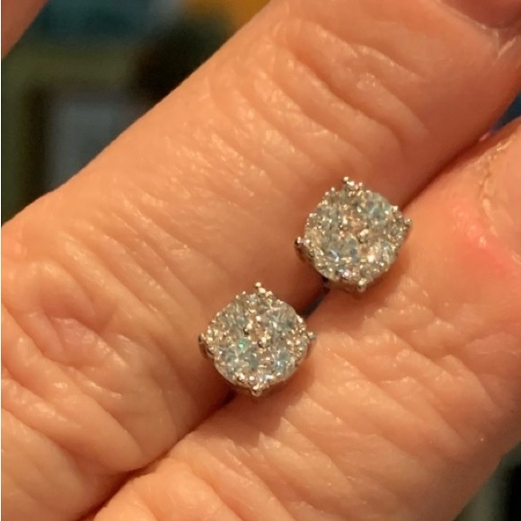 925 - 0.50ct Moissanite stud earrings. Brand New with box. - Picture 1 of 9